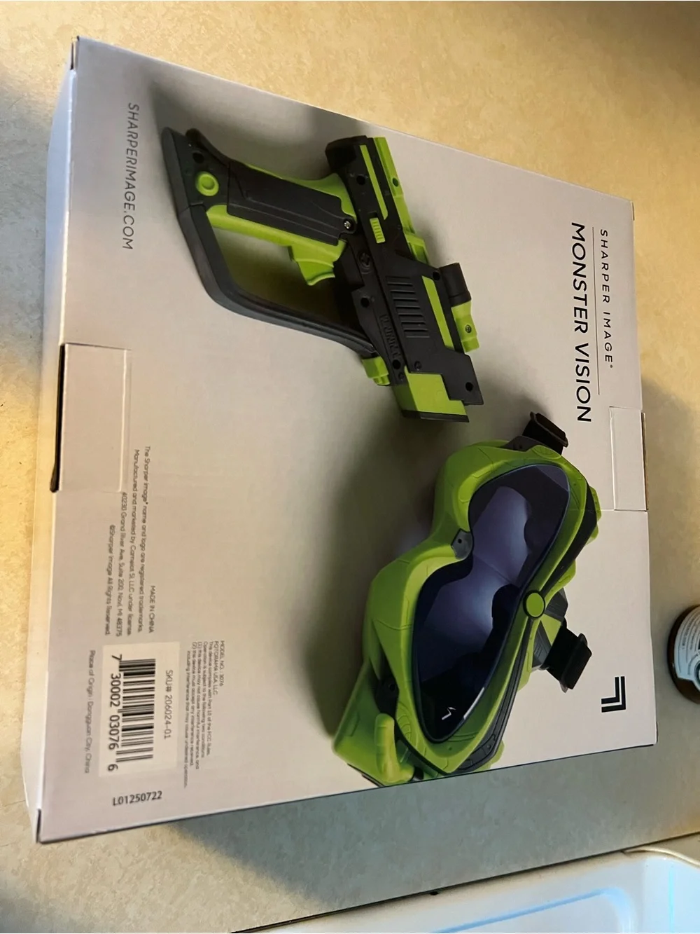 Sharper Image Monster Vision VR Goggles in Green and Black